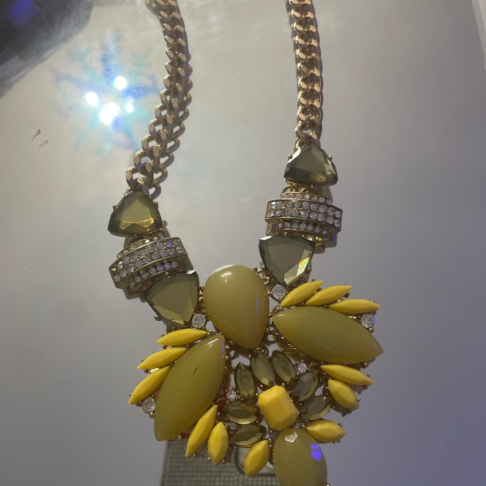 Source Unknown Gold Floral Cluster Necklace